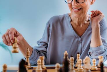 Age and cognitive decline: understanding the connection and how to protect our brain