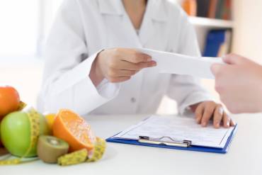 Nutrigerontology: how nutrition influences aging and longevity